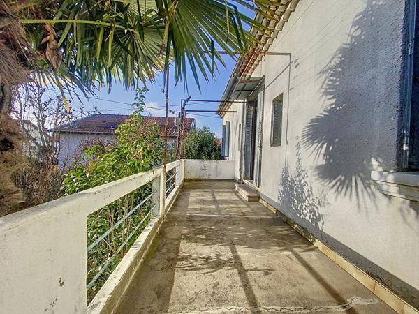 LIVRON maison spacieuse avec jardin, a renover