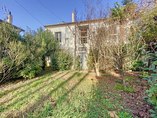 LIVRON maison spacieuse avec jardin, a renover