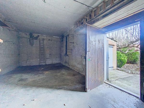 LIVRON maison spacieuse avec jardin, a renover