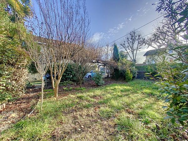 LIVRON maison spacieuse avec jardin, a renover