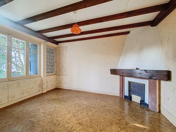 LIVRON maison spacieuse avec jardin, a renover