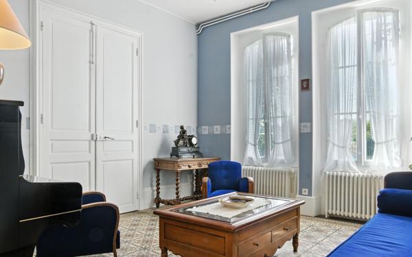 Maison à vendre    11 pièces • 263 m2 Paris 1