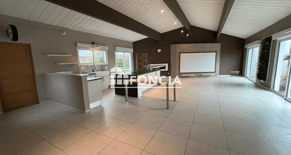 À vendre Maison 5 pièces 150 m² - Saint-mard 17700