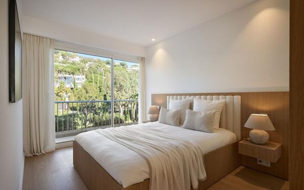 Appartement à vendre    5 pièces • 210 m2 Cannes