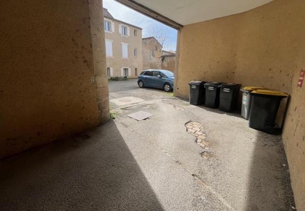 Location emplacement de parking - hyper centre