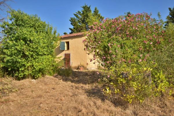 PUGET VILLE (83) - CABANON DE 32M² SUR PARCELLE DE 5748M²