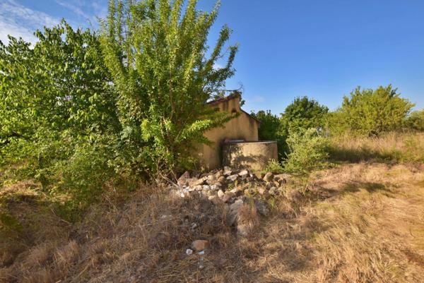 PUGET VILLE (83) - CABANON DE 32M² SUR PARCELLE DE 5748M²