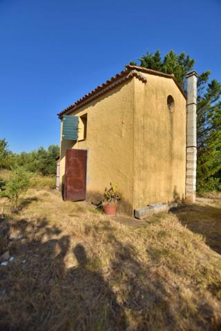 PUGET VILLE (83) - CABANON DE 32M² SUR PARCELLE DE 5748M²