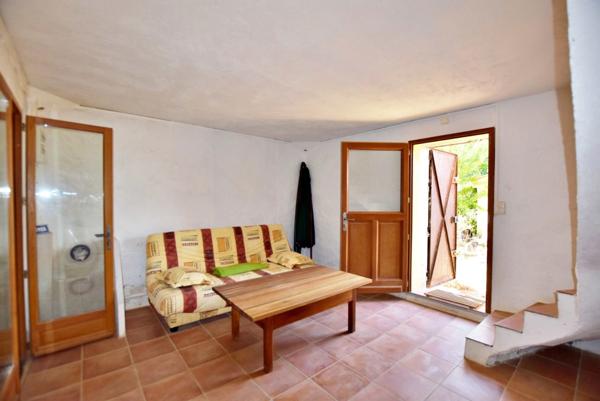 PUGET VILLE (83) - CABANON DE 32M² SUR PARCELLE DE 5748M²