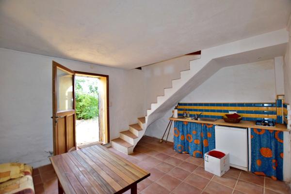 PUGET VILLE (83) - CABANON DE 32M² SUR PARCELLE DE 5748M²