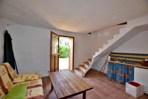 PUGET VILLE (83) - CABANON DE 32M² SUR PARCELLE DE 5748M²