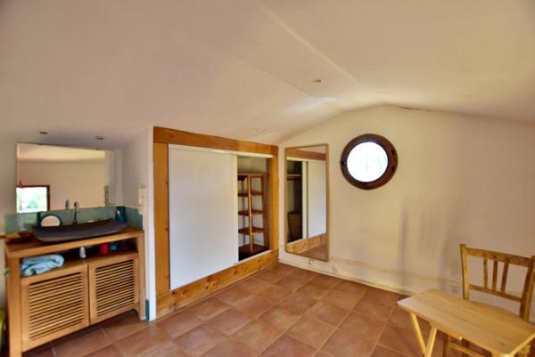 PUGET VILLE (83) - CABANON DE 32M² SUR PARCELLE DE 5748M²