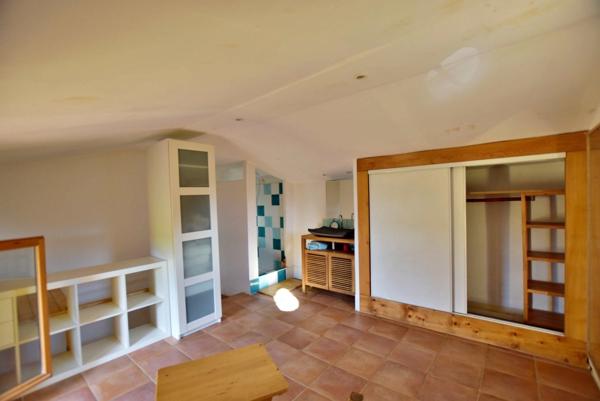 PUGET VILLE (83) - CABANON DE 32M² SUR PARCELLE DE 5748M²