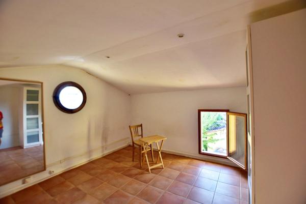 PUGET VILLE (83) - CABANON DE 32M² SUR PARCELLE DE 5748M²