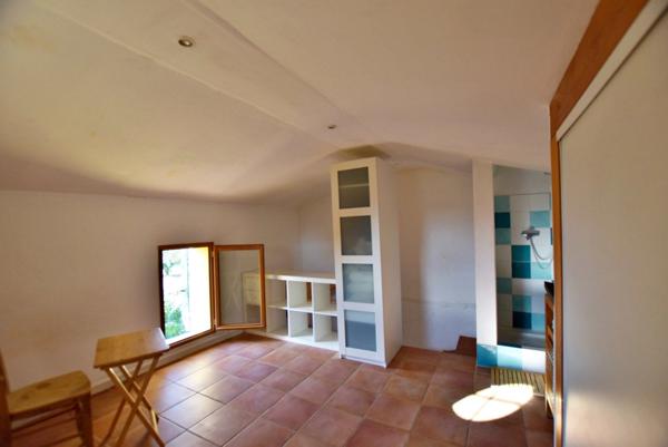 PUGET VILLE (83) - CABANON DE 32M² SUR PARCELLE DE 5748M²