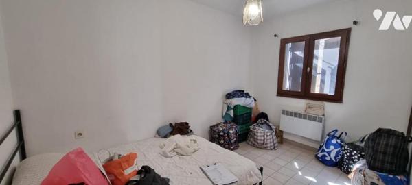 Immeuble de rapport composé de 5 logements avec 2 garages et une remise