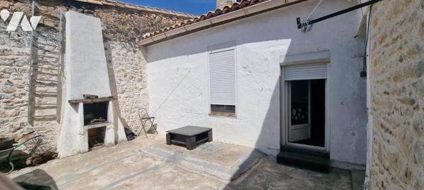 Immeuble de rapport composé de 5 logements avec 2 garages et une remise