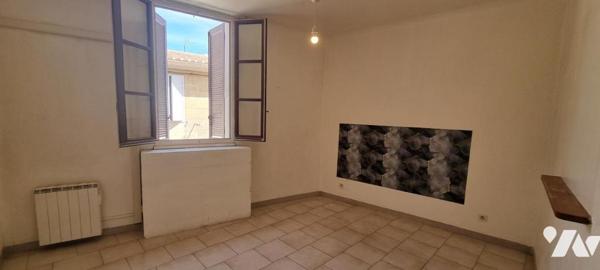 Immeuble de rapport composé de 5 logements avec 2 garages et une remise