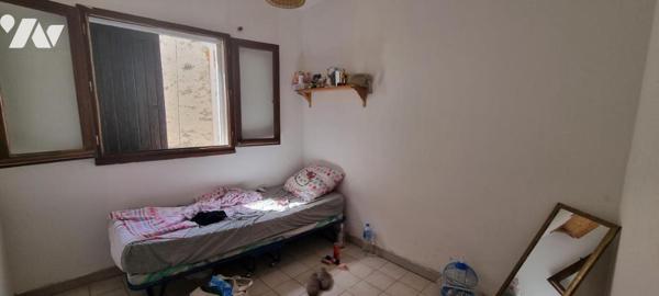 Immeuble de rapport composé de 5 logements avec 2 garages et une remise