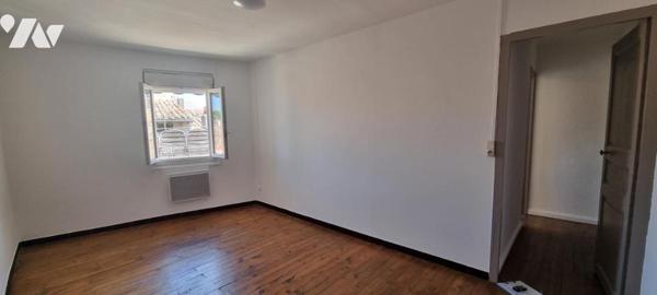 Immeuble de rapport composé de 5 logements avec 2 garages et une remise