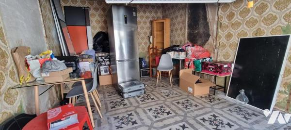 Immeuble de rapport composé de 5 logements avec 2 garages et une remise