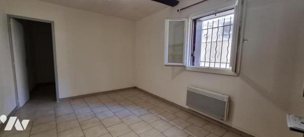 Immeuble de rapport composé de 5 logements avec 2 garages et une remise
