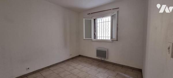 Immeuble de rapport composé de 5 logements avec 2 garages et une remise