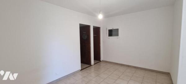 Immeuble de rapport composé de 5 logements avec 2 garages et une remise
