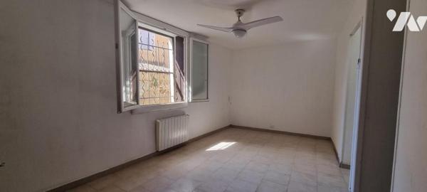 Immeuble de rapport composé de 5 logements avec 2 garages et une remise