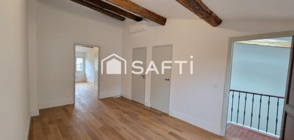 Triplex T4 rénové, terrasse, intra-muros Avignon