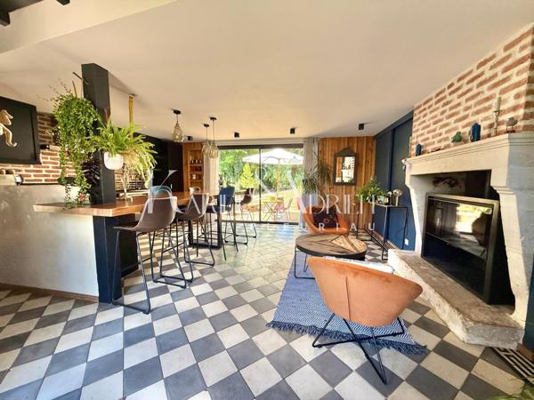 Charme et authenticité pour cette propriété en pierre avec une activité de Gîte