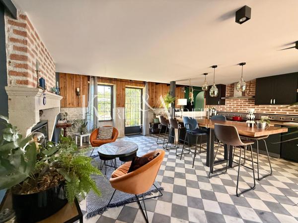 Charme et authenticité pour cette propriété en pierre avec une activité de Gîte