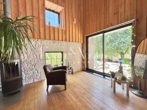 Charme et authenticité pour cette propriété en pierre avec une activité de Gîte