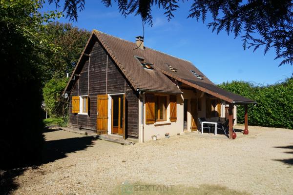 Charmant ensemble immobilier avec deux maisons et piscines au coeur du Périgord vert.