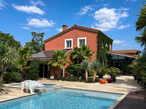 Coup de coeur assuré : 210 m² rénovés, piscine et espaces de vie exceptionnels
