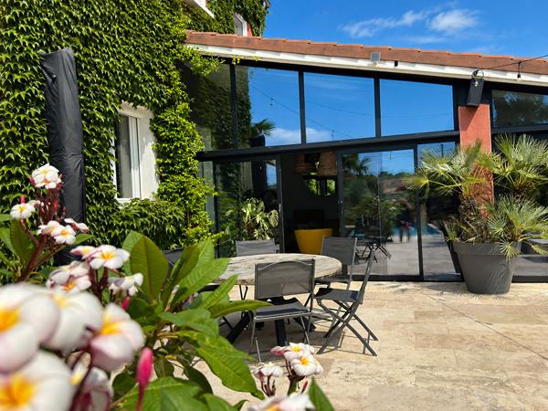 Coup de coeur assuré : 210 m² rénovés, piscine et espaces de vie exceptionnels