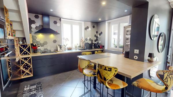 Coup de coeur assuré : 210 m² rénovés, piscine et espaces de vie exceptionnels