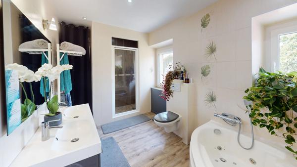 Coup de coeur assuré : 210 m² rénovés, piscine et espaces de vie exceptionnels