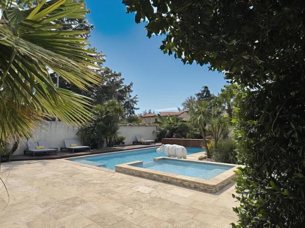 Coup de coeur assuré : 210 m² rénovés, piscine et espaces de vie exceptionnels
