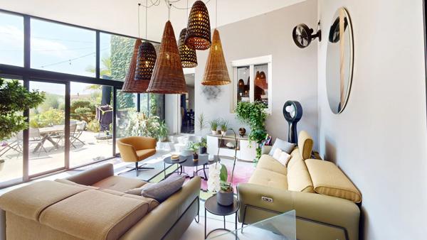 Coup de coeur assuré : 210 m² rénovés, piscine et espaces de vie exceptionnels