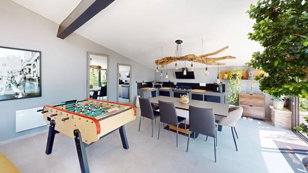 Coup de coeur assuré : 210 m² rénovés, piscine et espaces de vie exceptionnels