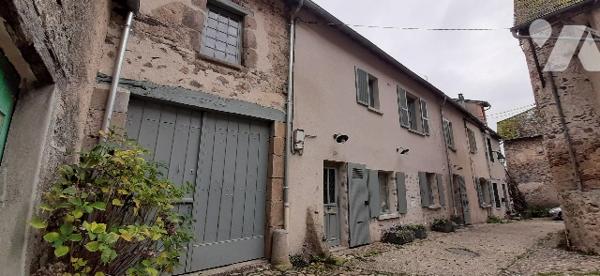 Maison de bourg avec vue imprenable sur la vallée, sans travaux avec garage et jardin