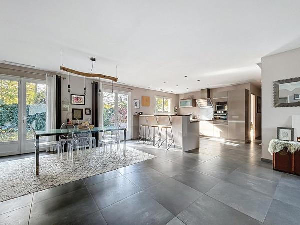 Rare à la vente - Vaste plain pied au calme