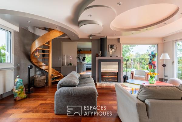 Maison d’architecte en ossature bois avec piscine et vue sur le golf