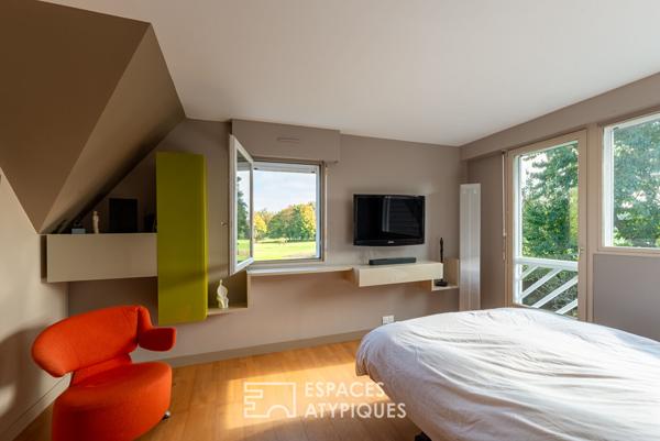 Maison d’architecte en ossature bois avec piscine et vue sur le golf