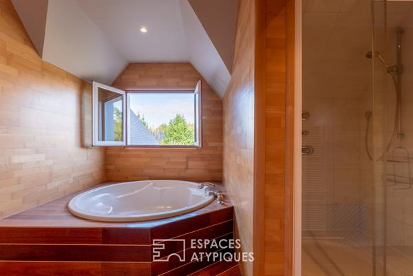 Maison d’architecte en ossature bois avec piscine et vue sur le golf