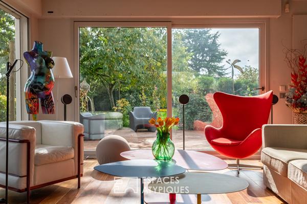 Maison d’architecte en ossature bois avec piscine et vue sur le golf