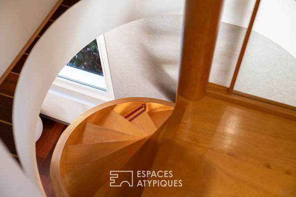 Maison d’architecte en ossature bois avec piscine et vue sur le golf