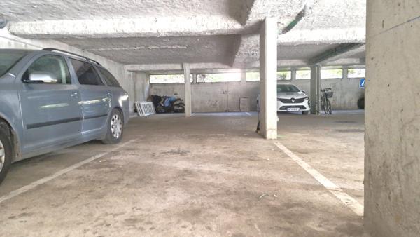 Parking / box 12 m2