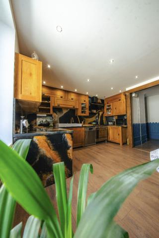 Appartement 5 pièces 226.4 m2